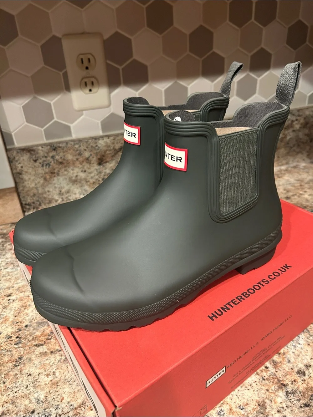 Hunter Women's US 8 Original Chelsea Boots Dark Olive Green Matte NEW IN BOX